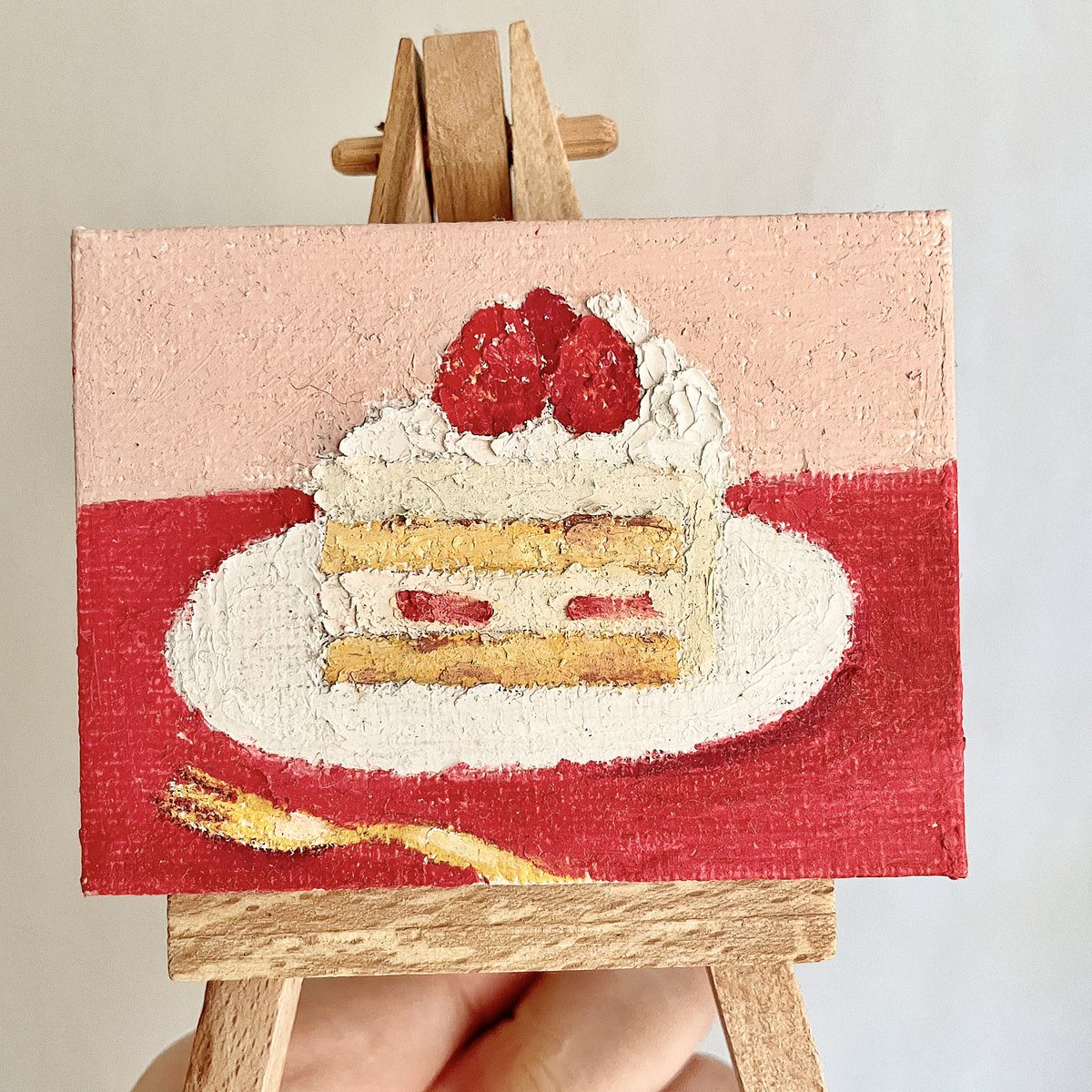 🎂🍴 cake 2023 รับปีใหม่
กลับมาวาดรูปแล้วน้าา

คราวนี้ลองวาดลงผ้าใบเล็กแบบมีขาตั้งภาพ
น่ารักกุ๊กกิ๊กอยู่

#oilpainting  #cake  #oilpastel