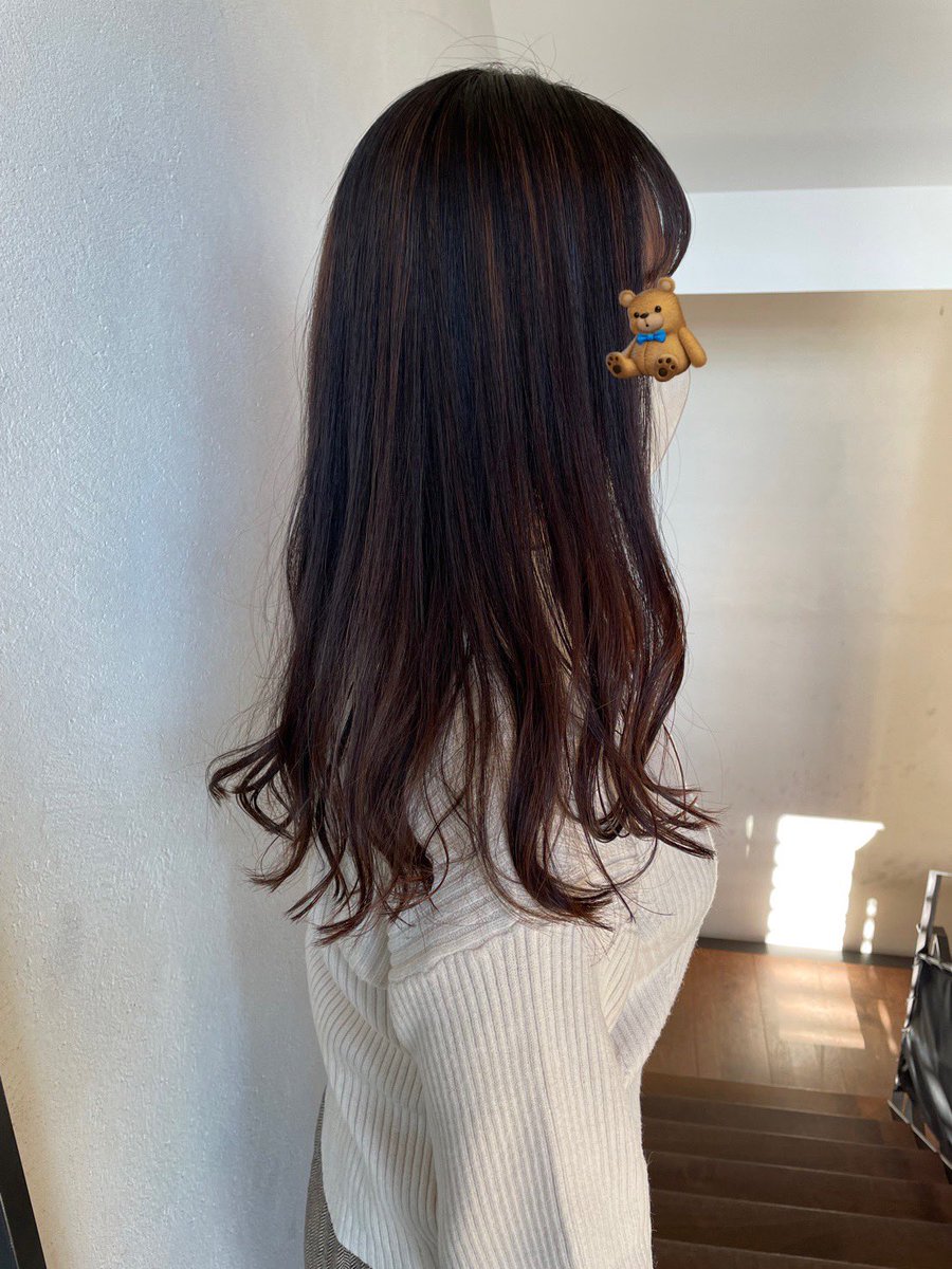 KastanieStern's tweet photo. 久々髪メンテ✂️✨
今回は酸熱トリートメント！
髪の広がりを落ち着かせてきました🙋‍♀️
これでも5cmくらいは切ったよ✂️
前回のハイライトもいい感じにいます🫶
@griico ありがとうございました🙏✨ https://t.co/VvkzoVGZjB