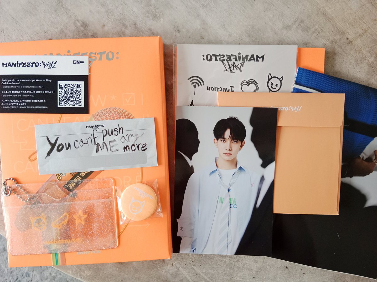 heechelee's tweet photo. ╺╸「 wts lfb enhypen ph 」

╰> manifesto day 1 regular M version (unsealed album)

— 200 + pf 
— onhand &amp; mint condi 
— complete inclusions except pcs 
— gcash 
— mod : ggx, flash

📌 enhypen manifesto regular album M ver unsealed album hee postcard https://t.co/HW8amQJ1bL