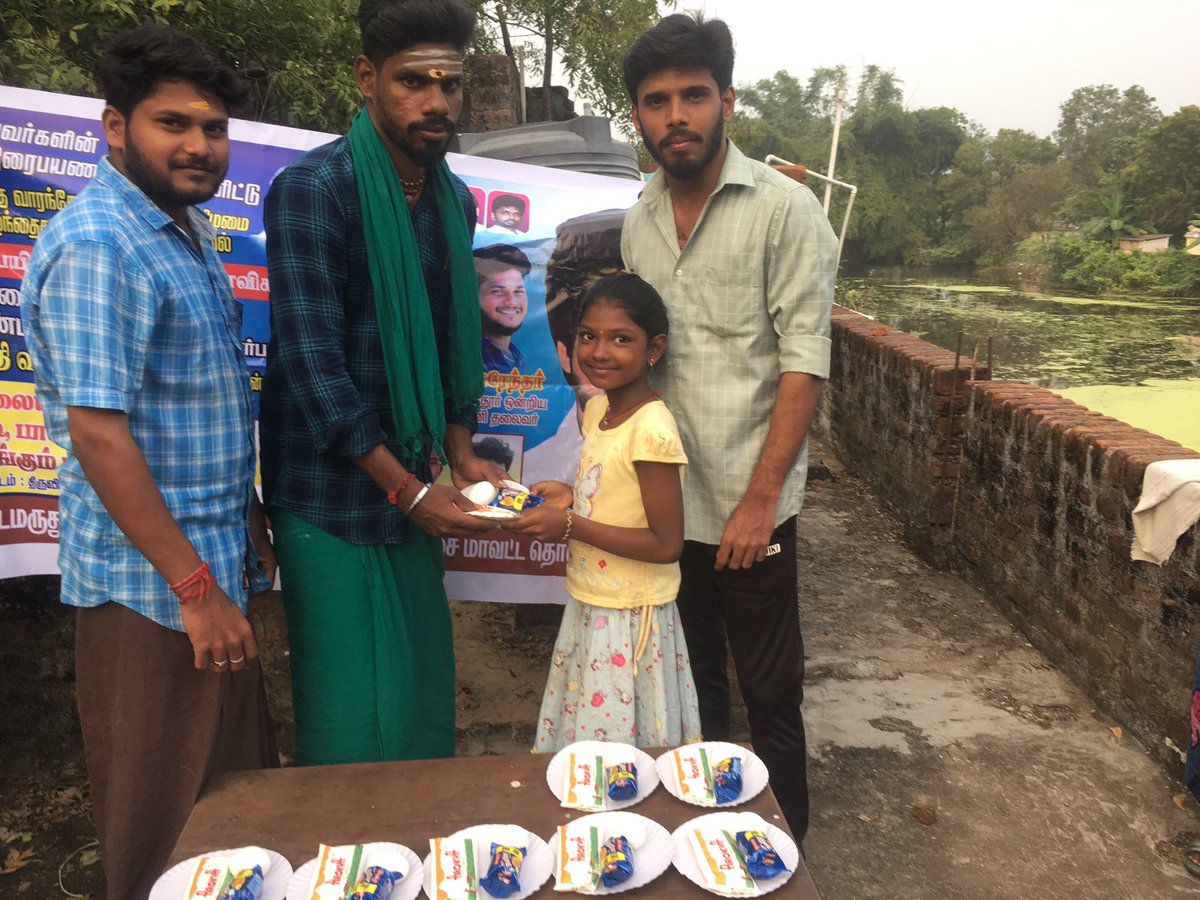 vjsuren1's tweet photo. 08/01/2023
வாரம் : 04
தளபதி அவர்களின் உத்தரவின்படி,
தஞ்சை மாவட்ட திருவிடைமருதூர் ஒன்றிய தொண்டரணி *தளபதி விஜய் மக்கள் இயக்கம்*  சார்பாக,
இன்று விலையில்லா #ரொட்டி_பால்_முட்டை வழங்கும் திட்டம் மூலம் குழந்தைகளுக்கு வழங்கப்பட்டது.@actorvijay @BussyAnand #Varisu https://t.co/DekhDaV7Ed