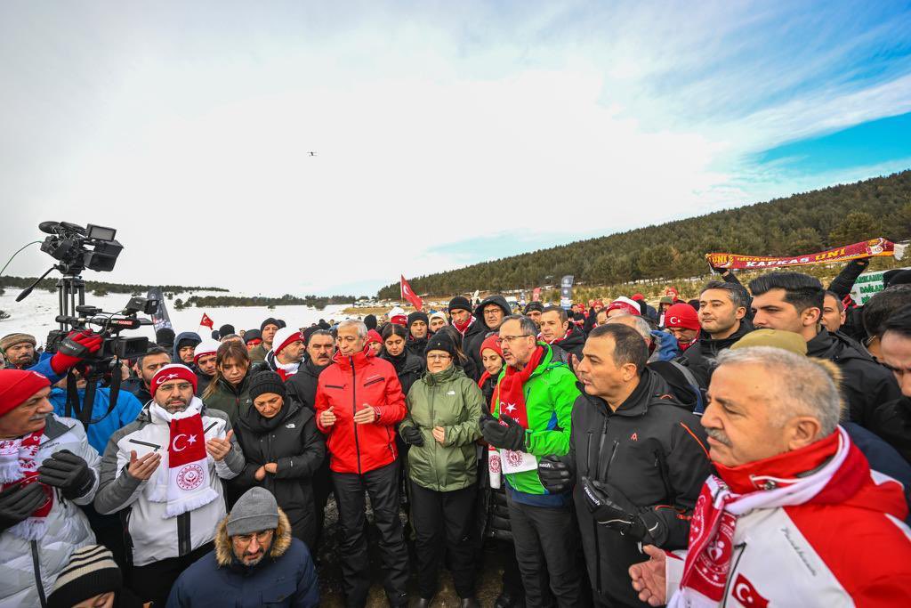 kasapoglu's tweet photo. Sarıkamış Harekâtı’nın 108. yıl dönümünde Türkiye’nin dört bir yanından gelen gençlerimizle aziz şehitlerimizin izinden yürüdük. #BizHepAynıİzdeyiz https://t.co/AJV8XilGBJ
