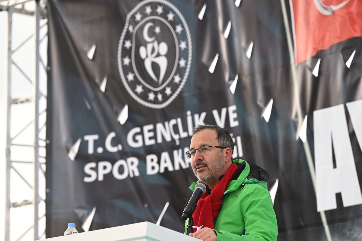 kasapoglu's tweet photo. Sarıkamış Harekâtı’nın 108. yıl dönümünde Türkiye’nin dört bir yanından gelen gençlerimizle aziz şehitlerimizin izinden yürüdük. #BizHepAynıİzdeyiz https://t.co/AJV8XilGBJ