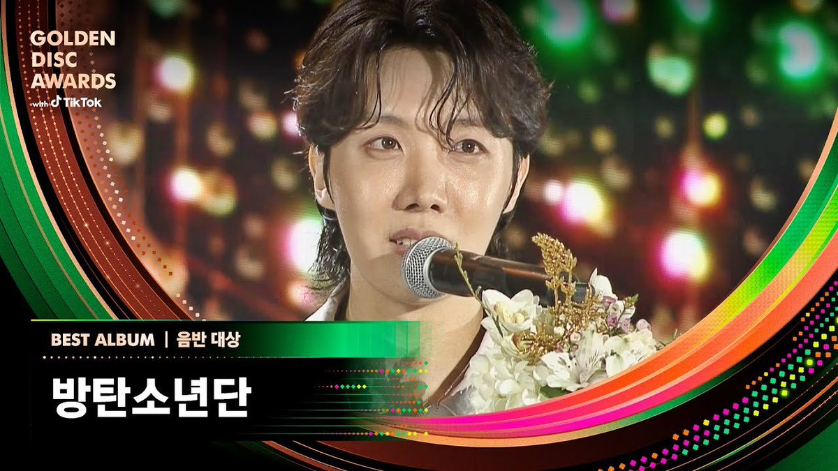Seoul_ItalyBTS's tweet photo. 080123 🎦 [37a Ediz. dei Golden Disc Awards] Discorsi di Ringraziamento di #jhope per i premi vinti dai @BTS_twt 

Daesang nella categoria Album - BTS｜JTBC 070123
▶️ https://t.co/7jabzeyeaM

#BTS #GDAs #jhopeatGDA #jhopexGDA https://t.co/4PpoJSNs9G