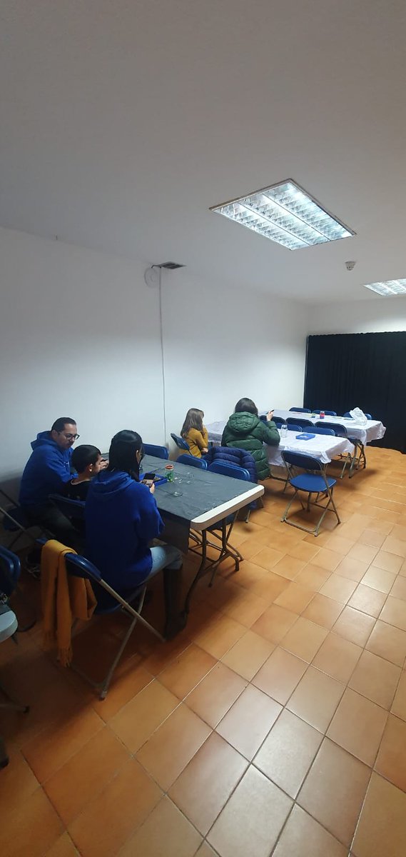 museumataro's tweet photo. 🌥️ Aquest matí, hem #explorat l'evolució del vidre a la nostra ciutat i hem #descobert les utilitats d'aquest material en l'actualitat i en el futur! 💡 🔭
A més, hem après a #decorar el nostre propi recipient de vidre amb les tècniques que hem observat durant el recorregut! 🔎 https://t.co/x7eXrfCzxr
