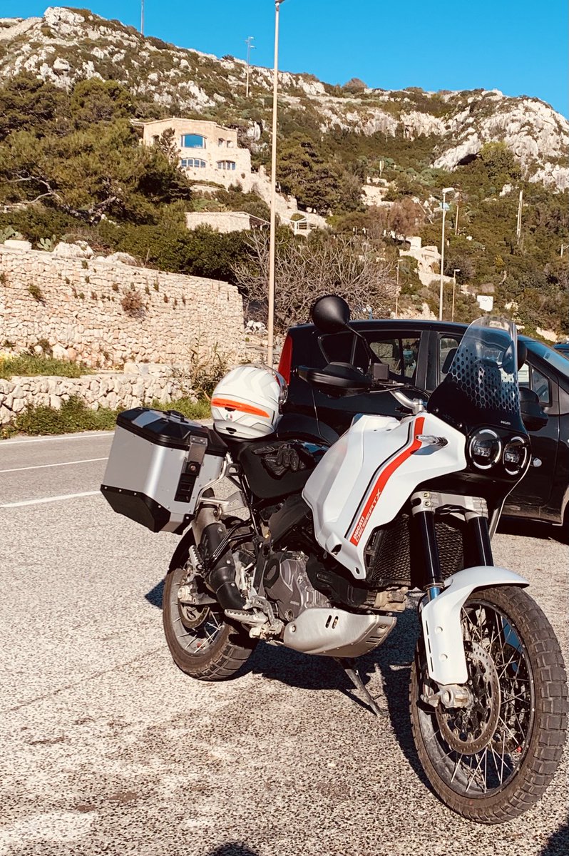 massimiliano_ri's tweet photo. Oggi #ciolo e #desertX #scusamammasonounmotociclista #ducati @ducaticorse @MotociclismoIT @MotorBikeCom https://t.co/ooGEdmrpOY