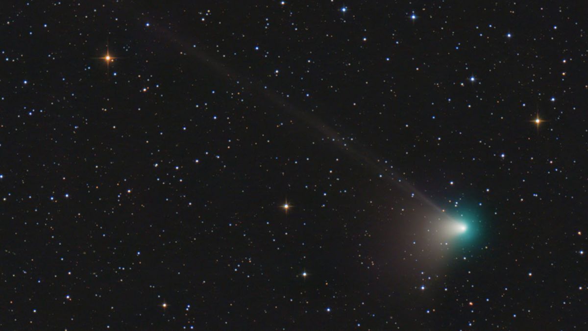 SolucionAlex's tweet photo. A comet not seen in 50,000 years is coming. Here's what you need to know https://t.co/cLQNK8gbOQ https://t.co/onQiEalAhP