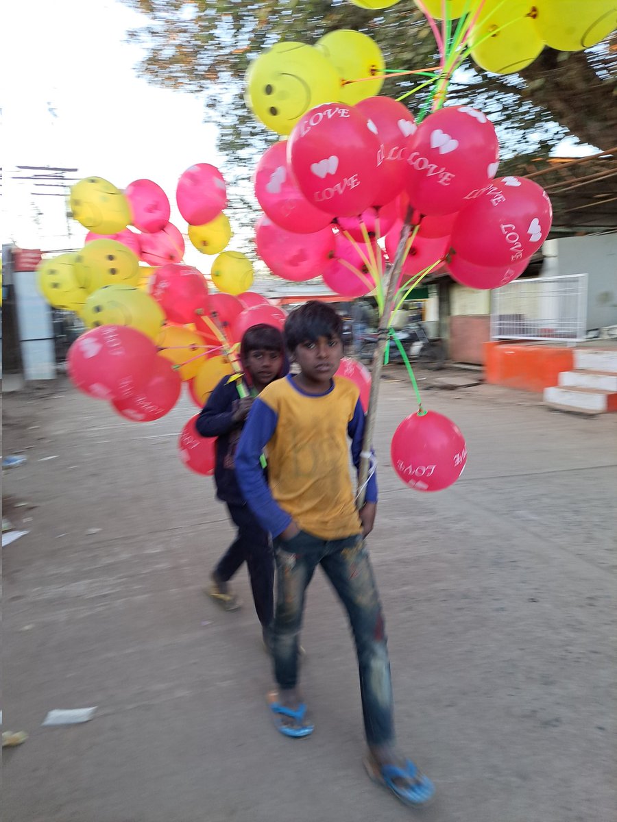Raghavendra_x's tweet photo. हम बेचते हैं कुछ पल की वो खुशियां जो जीवनभर के लिए यादगार बन जाये.
#happyforall https://t.co/0Y0AwElQcQ