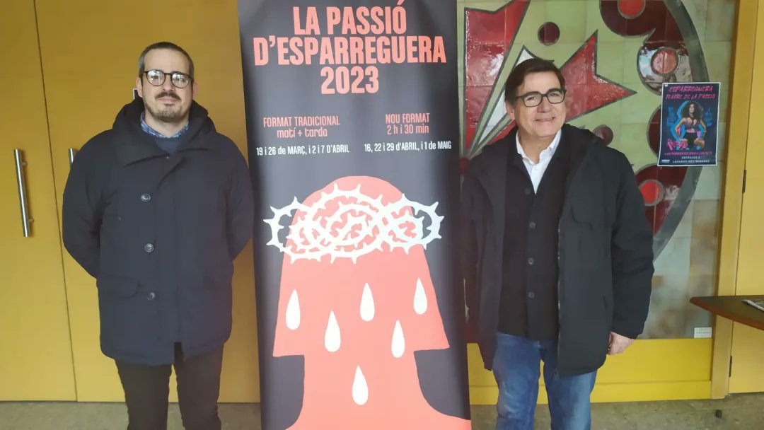 xavifono's tweet photo. Aquest migdia assistim a l'espectacle "Aladdin #thepopmusical" al Teatre la Passió d'Esparreguera, acompanyats de l'alcalde d'Esparreguera, el Sr. @eduardrivas https://t.co/3xjVlpPo6s