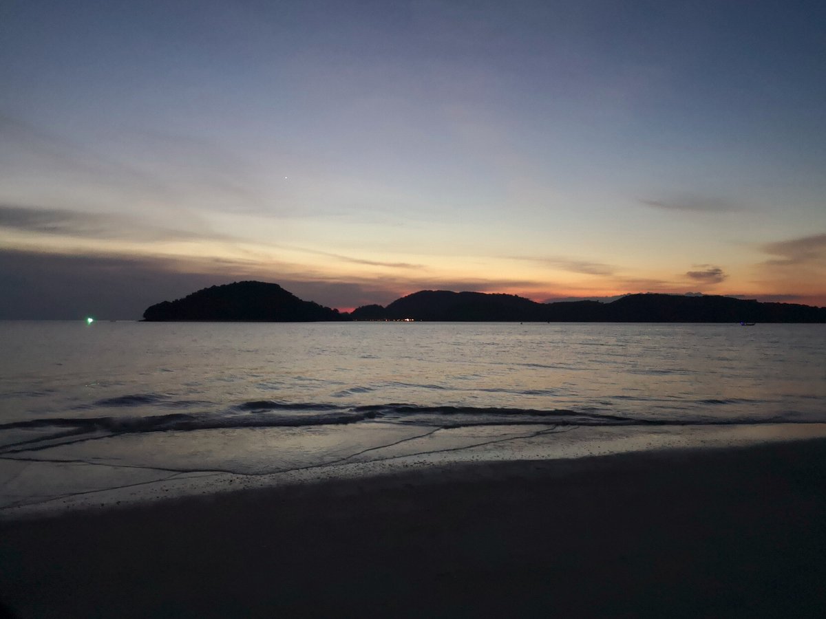 hackerbeach's tweet image. Post-sunset mood (photo by @raucao@kosmos.social):