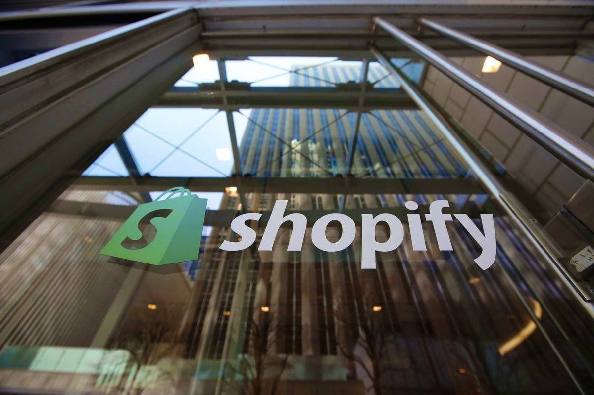 NFT_TMC's tweet photo. @Shopify has integrated NFTs based on the Avalanche blockchain. Merchants on Shopify will now be able to sell NFTs with “minimal technical knowledge” using the Venly app.

#NFT #NFTs https://t.co/0S8xjqacpr