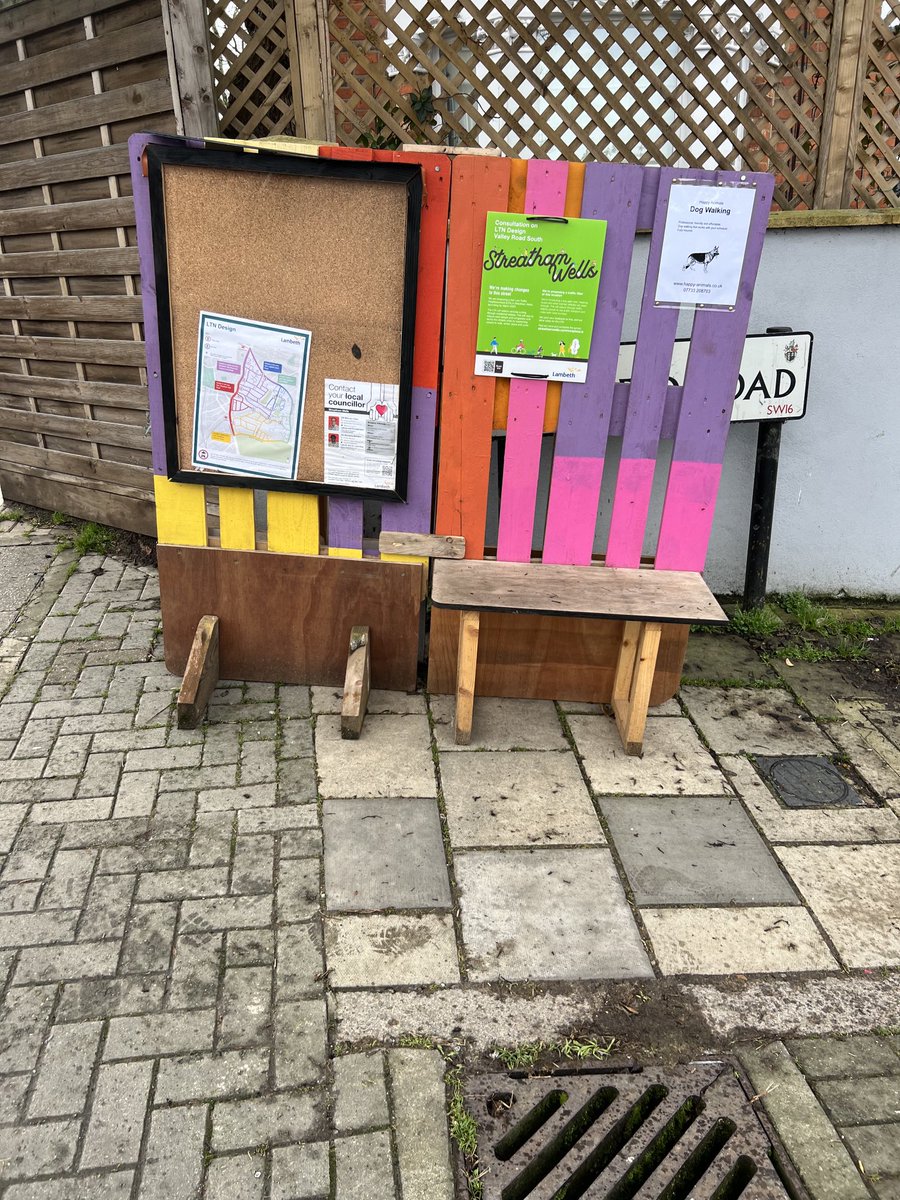 RobotDoggy69's tweet photo. ⁦@lambeth_council⁩ is introducing its new #thirdworldinfrastructure. Sign of what’s to come folks.  Notice it’s blocking actual useful infrastructure. I give it two weeks. https://t.co/epmBRh9VwS