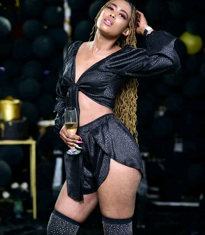 Hooksundays_za's tweet image. H💣💣K ALL BLACK PARTIES🎱🎱🎱

Your fav artist are comin soon....wait on it....

#issahookeffect
#hookgrowin
#Loadin