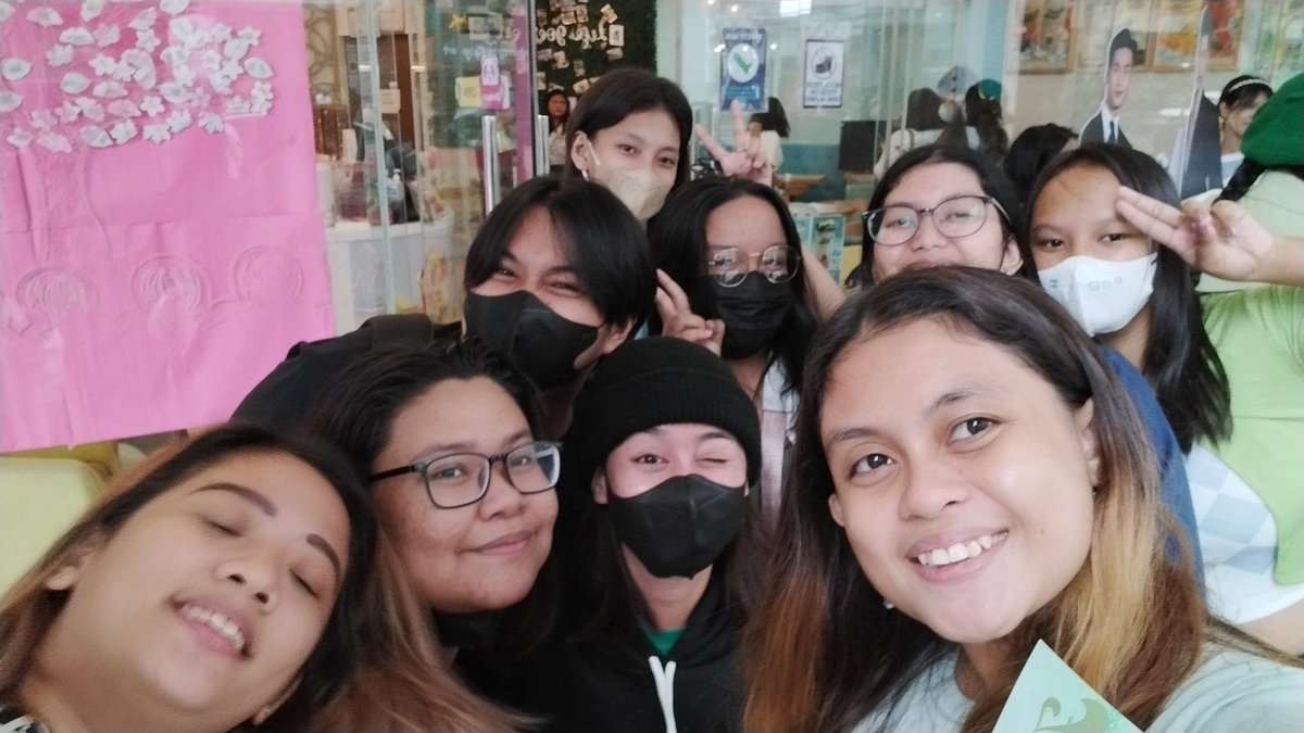 z_cassiel's tweet photo. So nice to meet again those friends who I got to know from other CSE and to new friends as well. 

#HaveAsMileyDay https://t.co/9setVx48J9