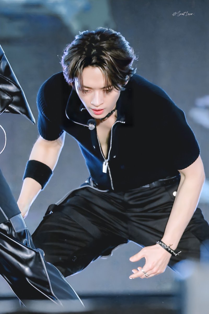 Iknow_hyunho's tweet photo. Naked and thigh porn, I can't with this man https://t.co/UmGczsV5PO