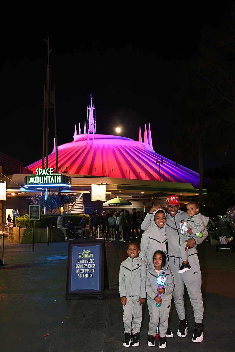 GiovanniWeary_'s tweet photo. #freeTrace Shop with @Igotmykicksfromgiovanni @WaltDisneyWorld https://t.co/XsJYSV9Kev