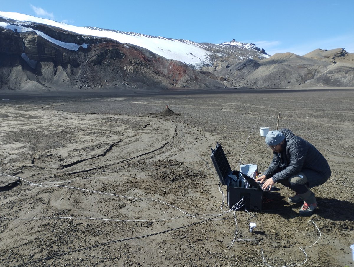 GoletaUgr's tweet photo. After two weeks of hard work in Deception Island over Christmas, the GOLETA team splits to start their activities in South Shetland Islands and the Antarctic Peninsula. https://t.co/vUJDM1lwre