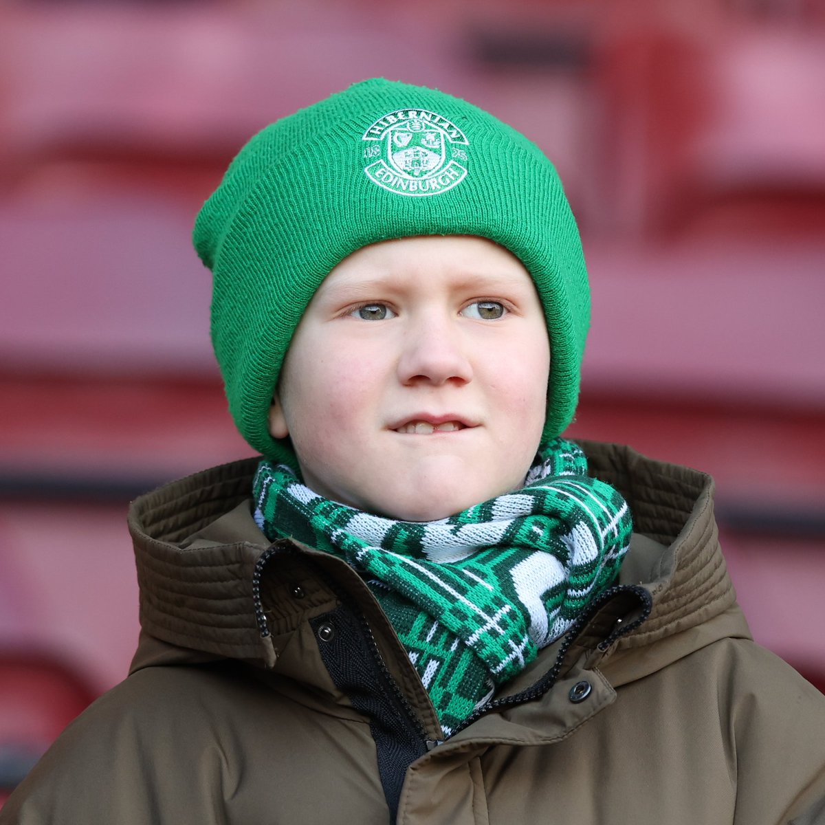 HibernianFC's tweet photo. The Hibs are here 🧣💚

#GGTTH https://t.co/128XY1Ugbt