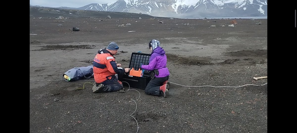 GoletaUgr's tweet photo. After two weeks of hard work in Deception Island over Christmas, the GOLETA team splits to start their activities in South Shetland Islands and the Antarctic Peninsula. https://t.co/vUJDM1lwre