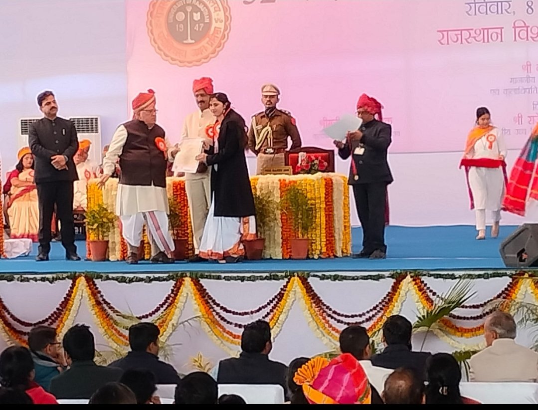 mgpgc_ecms's tweet photo. Congratulations Payal, Today Miss Payal Asudani of *MGPG College Pratap Nagar Jaipur got Gold Medal in convocation of University of Rajasthan Jaipur* , She got Highest Marks in https://t.co/Ceq6nuEFaD EAFM( FM group) https://t.co/KTXAQ9BmbA