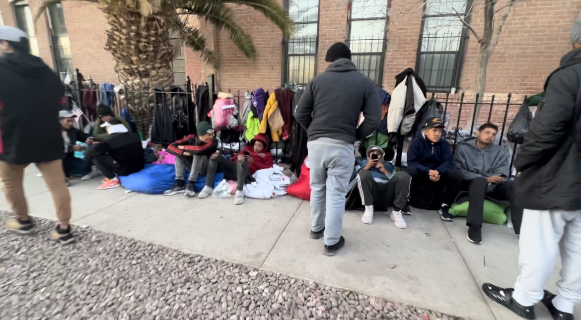 Jennie Taer on Twitter "📸The crisis in El Paso hours before Biden’s