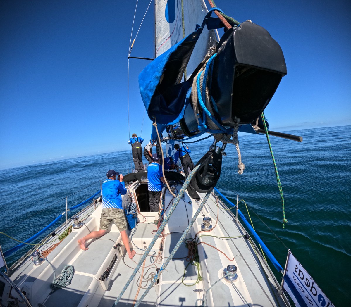 motsoeneng_bill's tweet photo. Update ⛵️ | Day 5&amp;6 South Atlantic

1/4 strong winds, submerged objects &amp; tough sleeping routines- common challenges aboard the Nemesis. 

"Night shift on the evening of 5 Jan was not great.
Very challenging with 4-5m swells &amp; squalls with wind gusts of 30-35kts... https://t.co/1Wz1cpUCQj