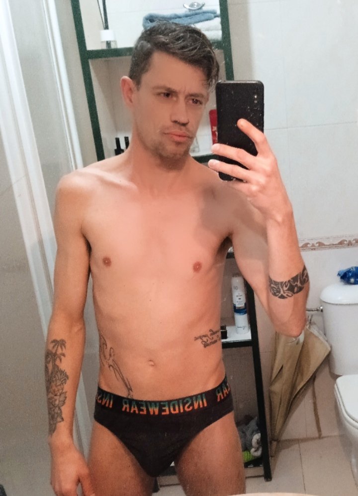 Aaron Lautner (@aaronlautnerxxx) on Twitter photo Hace mucho que no subo una foto .. feliz año 🥳😍❤️ Hace mucho que no subo una foto .. feliz año 🥳😍❤️