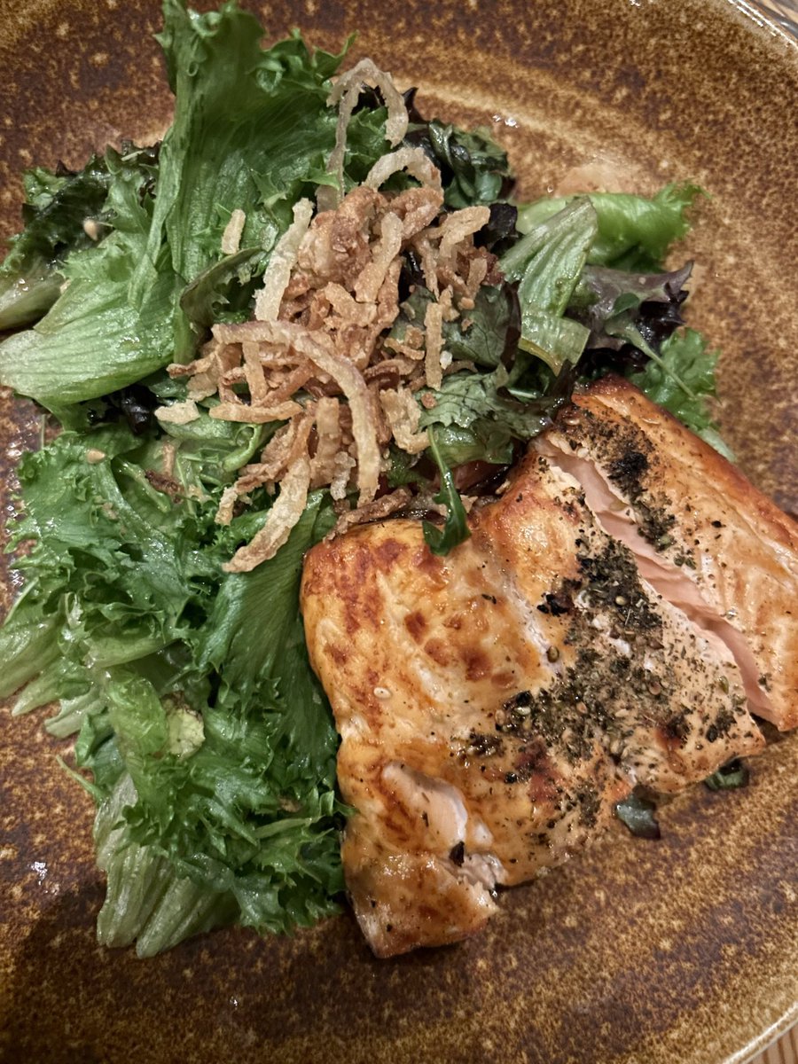 _CynthiaThurlow's tweet photo. Dinner out last night: 8oz salmon on salad (I brought my own EVOO) with onions

It was simple, delicious and the restaurant was happy to avoid using seed oils in preparation

DOn’t be afraid to advocate for yourself while dining out 

#avoidseedoils #seedoilsarepoison https://t.co/WPwi84t9T7
