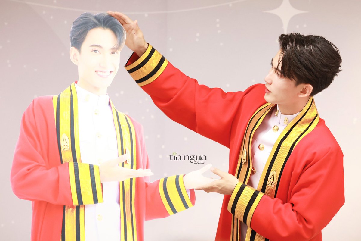 tiangua3469's tweet image. first with “first”😝
@firstfh5 
#FirstfhGraduationDay
#First_Chalongrat #รักแรกของเฟริสท์