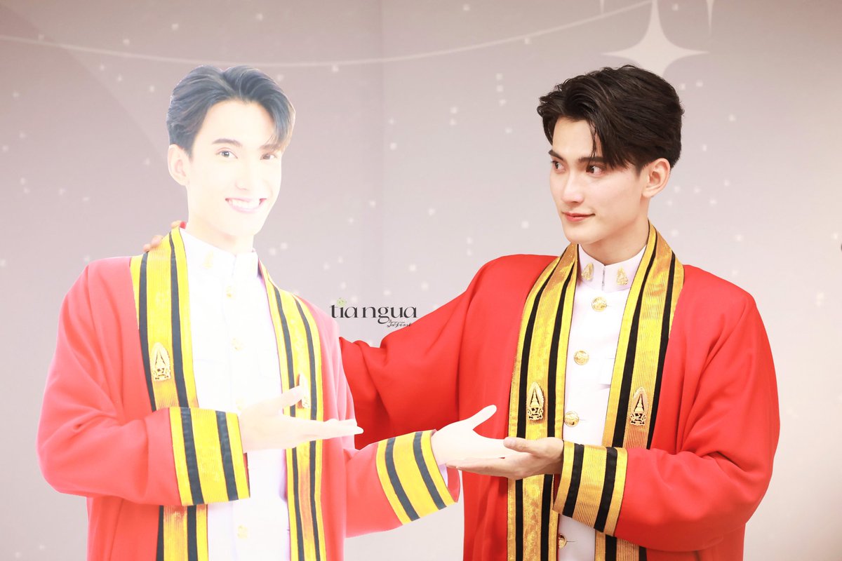 tiangua3469's tweet image. first with “first”😝
@firstfh5 
#FirstfhGraduationDay
#First_Chalongrat #รักแรกของเฟริสท์