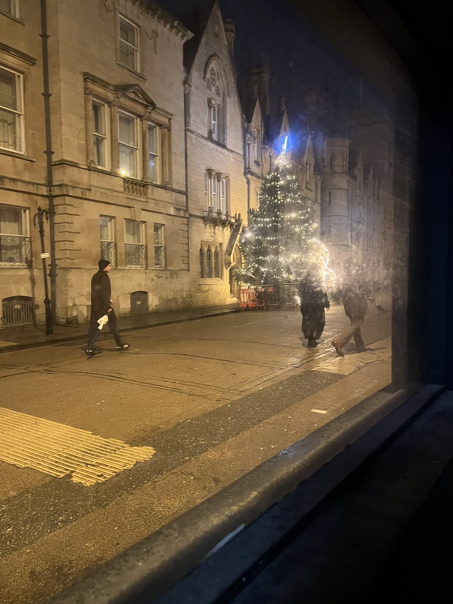 JournoLita's tweet photo. Beautiful Broad St just so empty since pedestrianization compared to nearby George St
No #LTN or #TrafficFilter for #Oxford
Keep #Oxfordshire successful
Support #business #equality and #accessibility @OxfordCity @OxfordshireCC https://t.co/GnM2uUguGH