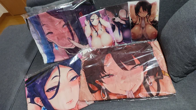 冬コミおつかれさまでした! 一週間寝てました現在Character Goods Festaにてスケベママグッズを販売受付中です 今回はお試し的な参加ですが今後新作グッズも増やすかもしれません1/16までの受注制となりますのでよろしくお願いします! 