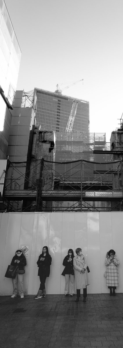 zucche's tweet photo. 渋谷駅周辺
#fujifilmx70 #lightroom #617format #tokyovertical https://t.co/N2DcZU6D1X