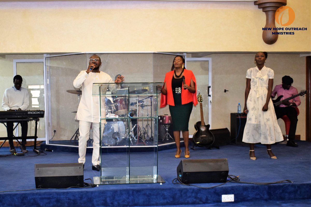 nhom_church's tweet photo. Awesome God, how great thou art
You are God, mighty are your miracles
We stand in awe of your Holy name
Lord we bow down and worship You
#learnthewordchangetheworld #worldchangers #learntheword #WeAreWorldChangers https://t.co/OV3PZdV1Yy