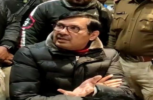 punjabkesari's tweet photo. फायरिंग कर फूड मैनेजर से रंगदारी मांगने के मामले में देवेंद्र बबली का सख्त रुख, अधिकारियों को लगाई फटकार
https://t.co/cjmEoqzpgw

#Haryanahindinews #Fatehabadhindinews #FoodManager #Firing #DemandingExtortion #DevendraBabli #Action https://t.co/HAbqijUNXk