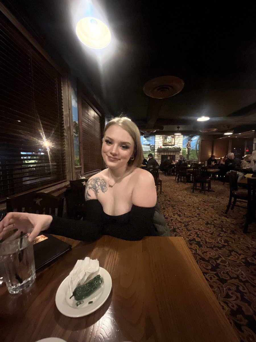 paigelizz0720's tweet photo. that girl. https://t.co/nQcW13LZxI