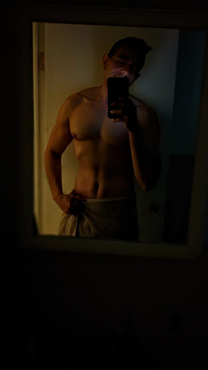 dblfdez's tweet photo. Bañito y a dormir 🚿☺️ https://t.co/XpjHFfi7Gk