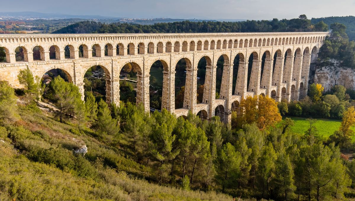 @culturaltutor Aqueduc of Roquefavour, tallest stone aqueduc. Ventabren, Provence, France