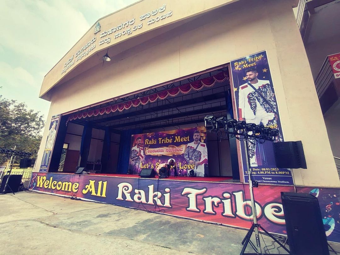 RakeshAdiga_off's tweet photo. All Set 😊
ನೀವು ಬರೋದೊಂದೇ ಬಾಕಿ....

#RakiTribeMeet
Today 4pm to 8pm
#siid #MartinYo #chirayu

#RakeshAdiga #RakeshTribe #Freespirit #ChillWeAllDie #BBK9 #BiggBossKannada https://t.co/KTIYlaTKnc