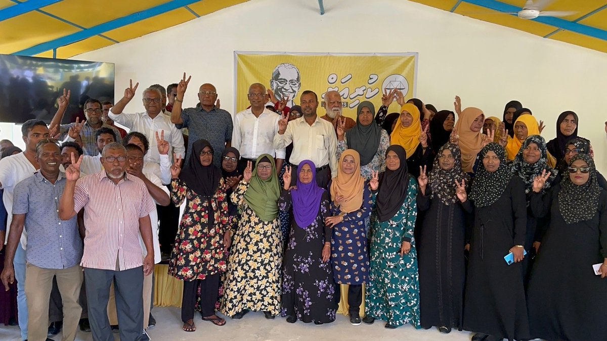 Hassansaiid1's tweet photo. #އެމްޑީޕީކުރިއަށް⁩
 
ނ.މިލަދޫގެ މަންޒަރު ސާފު، އަލުން އަނބުރާ މި ޕާރޓީ މަގުމަތިވާކަށް މިލަދޫ މެންބަރުން ނޭދޭ، ހެޔޮވެރިކަމުގެ ދެވަނަ ދައުރެއް އެމްޑީޕީ އަށް ހޯދުމަށް ގަދަކޮށް ރައީސް އިބޫ އާއެކު މިތިއްބެވީ ⁦

📍⁦#Miladhoo⁩ 
⁦#MDPKuriah⁩ ⁦#Ibu2023 https://t.co/pl1aswVdI0