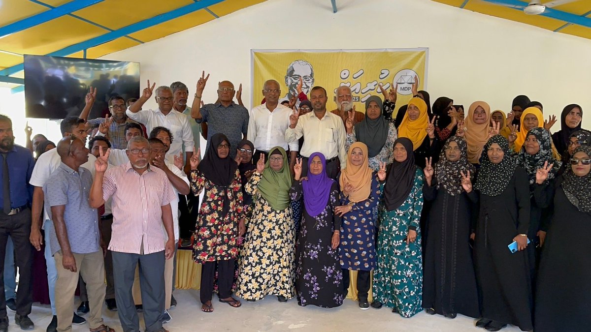Hassansaiid1's tweet photo. #އެމްޑީޕީކުރިއަށް⁩
 
ނ.މިލަދޫގެ މަންޒަރު ސާފު، އަލުން އަނބުރާ މި ޕާރޓީ މަގުމަތިވާކަށް މިލަދޫ މެންބަރުން ނޭދޭ، ހެޔޮވެރިކަމުގެ ދެވަނަ ދައުރެއް އެމްޑީޕީ އަށް ހޯދުމަށް ގަދަކޮށް ރައީސް އިބޫ އާއެކު މިތިއްބެވީ ⁦

📍⁦#Miladhoo⁩ 
⁦#MDPKuriah⁩ ⁦#Ibu2023 https://t.co/pl1aswVdI0