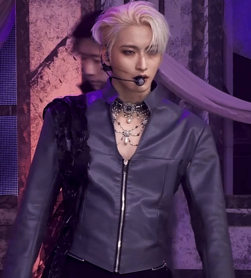 rockstarphwa's tweet photo. seonghwa walking like he owns the place https://t.co/tsZWnzP1yh