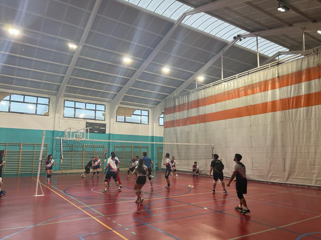 🏐 Ayer asistimos al 3er Torneo Solidario Navideño del club de Voleibol de <a href="/Ayto_Valdemoro/">Ayto de Valdemoro</a>.

🎄 El ya tradicional campeonato benéfico pone fin a las Navidades en #Valdemoro.

📢 “Las donaciones aportadas van en beneficio del C. S. Vicente Ferrer. Gracias, <a href="/VoleyValdemoro/">Club Voleibol Valdemoro</a>.”