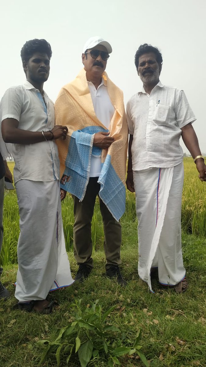 lenin_thiru's tweet photo. கட்சிகள் தான் வேறு வலிகள் ஒன்றுதானே...!!!!

"எங்கள் நிலத்தை காப்பாத்திக் கொடுங்க அய்யா"

கோரிக்கை வைத்த விடுதலை சிறுத்தை கட்சியினர்

நெய்வேலி NLCயை எதிர்த்து அந்த  பகுதியில்   மருத்துவர் அன்புமணி அவர்களின் நடைபயணத்தில் பரபரப்பு...

#என்எல்சியே_வெளியேறு
#PMKAgainstNLCLandGrab https://t.co/EhPfzhSwUx