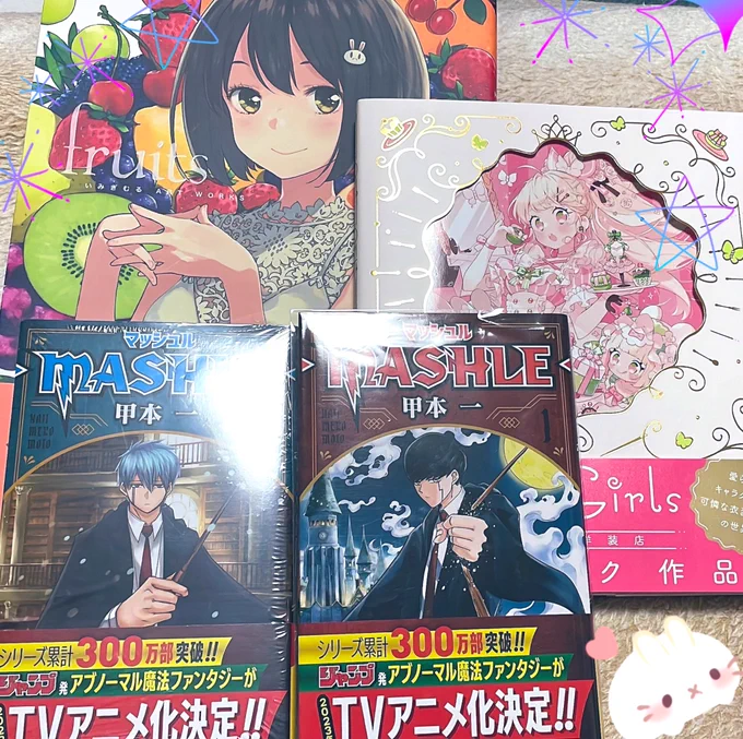 いみぎむる先生と上倉エク先生の画集
- ̗̀ ꪔ̤̥ꪔ̤̮ꪔ̤̫  ̖́-あとマッシュルは気になってた 
