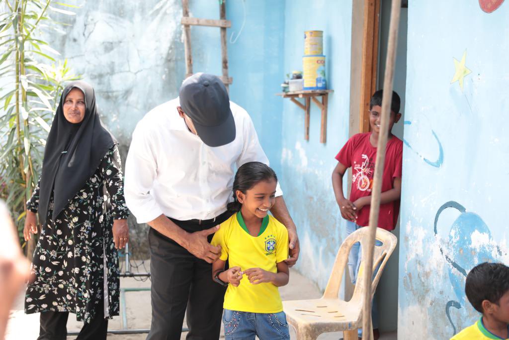 ShahuuRiza's tweet photo. ނ.މިލަދޫ އުފަލުން ފޮޅިފައި، ލޯތްބާއި އިތުބާރު❤️💛

އިންތިހާ ބޯކޮށް ރައީސް އިބޫ އަށް އޮތް ތާއީދާއި ލޯބި🥰

ދޮރުން ދޮރުން 🏃🏻
#Miladhoo
#MDPKuriah #Ibu2023 https://t.co/Rv7O4BOaqs