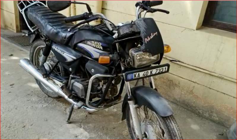 officialrajnews's tweet image. ಚಿಕ್ಕಬಳ್ಳಾಪುರದಲ್ಲಿ ಬೈಕ್ ಗೆ ಕಾರುಡಿಕ್ಕಿ -ಹಿಂಬದಿ ಸವಾರ ಸಾವು
rajnewskannada.in/chikkaballapur…
#Chikkaballapura #var #colliders #bike #car #rajlive