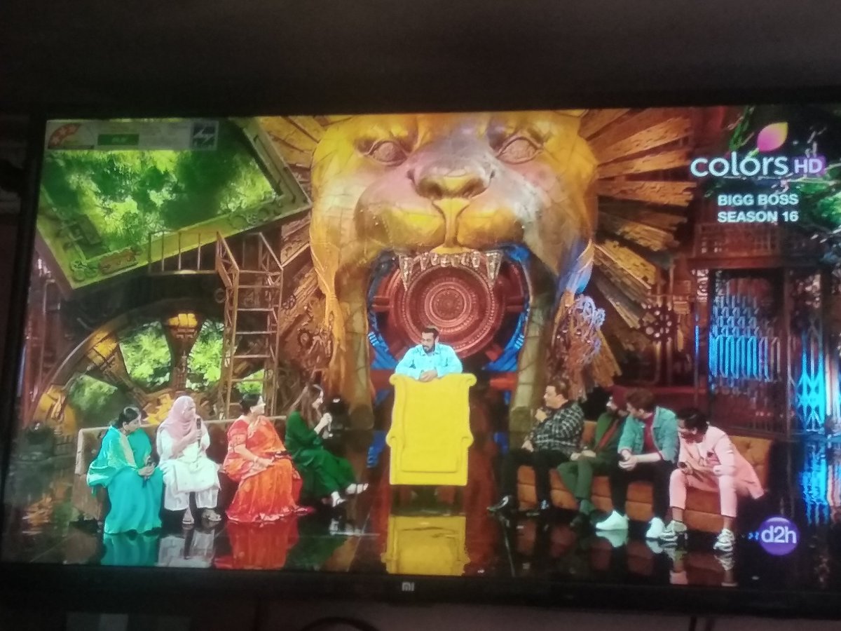 Harshit19369080's tweet photo. Koyi #MCStan ki mummy ko bataye ki unka beta kitna sahi jata hai wa kya baat hai unko koyi bataye ki mc hi tha jo priynka ko kitna ganda ganda shabd bola tha yaha pari ke bhai ko ish liye nahi bulaya gaya ki kahi wo bol na de wa #BiggBoss16 #PriyankaChaharChoudhary https://t.co/2BrYNgeWpv