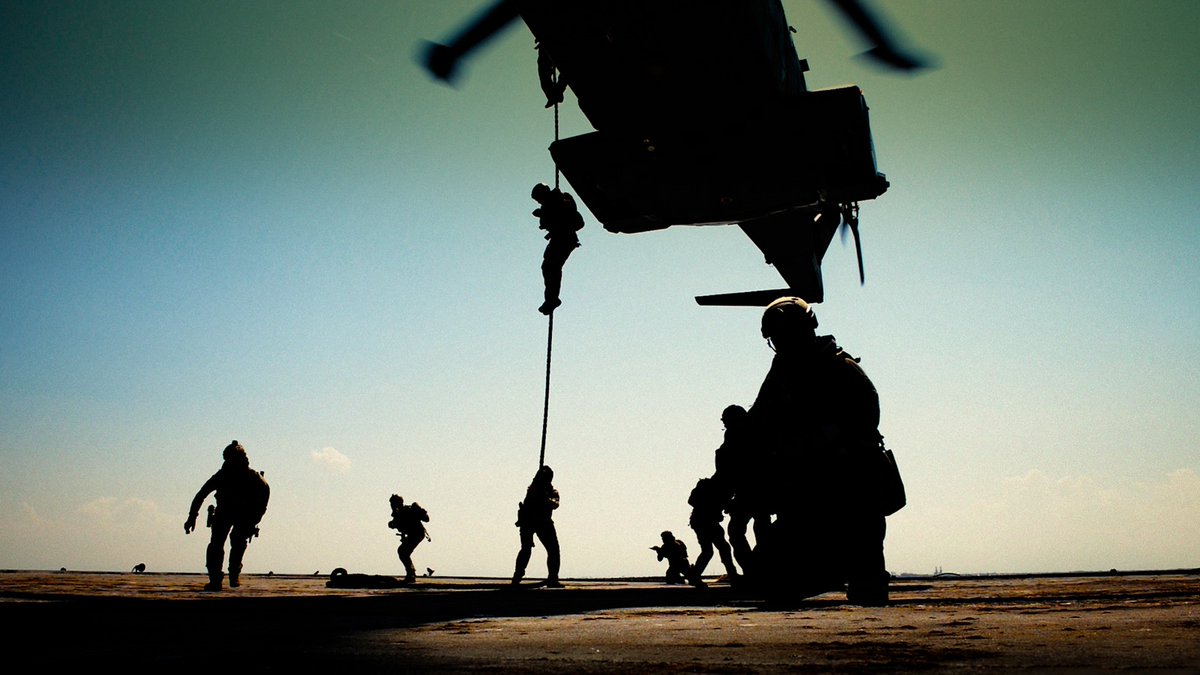 ItalianNavy's tweet photo. Il personale del GOI della #MarinaMilitare è interamente professionista e l'addestramento per farne parte è molto intenso e selettivo per garantire elevati standard operativi e capacità di proiezione e intervento, all’insegna del lavoro di squadra.
#NoiSiamolaMarina
#COMSUBIN https://t.co/aV8c7snMXH