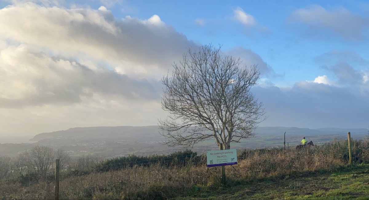 mskashort's tweet photo. Stunning views over the bay this morning #drivingviews #IsleofWight #sandownbay #bradingdowns #wight #joinin #viewpoint #visitwight #clouds #trees #januarysun #January8th #getoutside #beautiful #photo #islandlife #lucky #smile #ilovewight #views https://t.co/nDQUn6ZzKQ