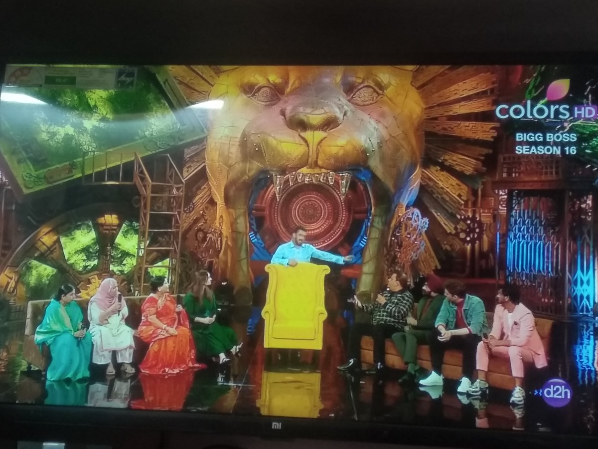 Harshit19369080's tweet photo. Koyi #MCStan ki mummy ko bataye ki unka beta kitna sahi jata hai wa kya baat hai unko koyi bataye ki mc hi tha jo priynka ko kitna ganda ganda shabd bola tha yaha pari ke bhai ko ish liye nahi bulaya gaya ki kahi wo bol na de wa #BiggBoss16 #PriyankaChaharChoudhary https://t.co/2BrYNgeWpv
